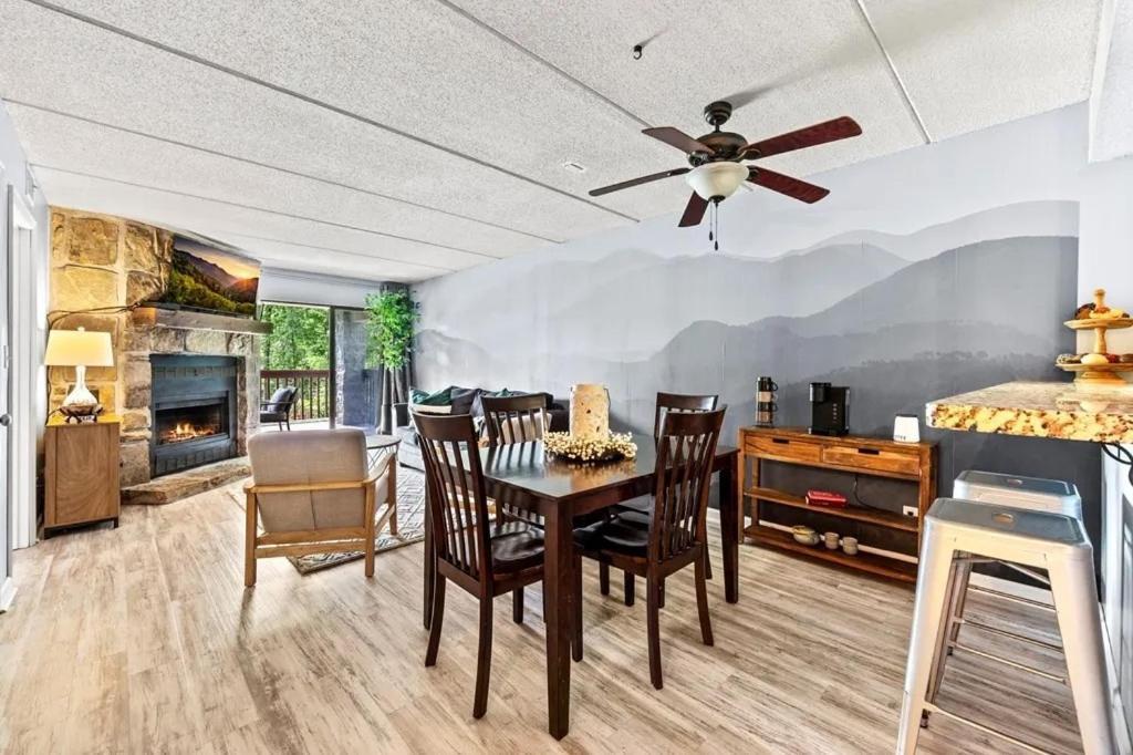Views & Fireplace - Minutes To Gburg And Ober - Condo 蓋特林堡 外观 照片