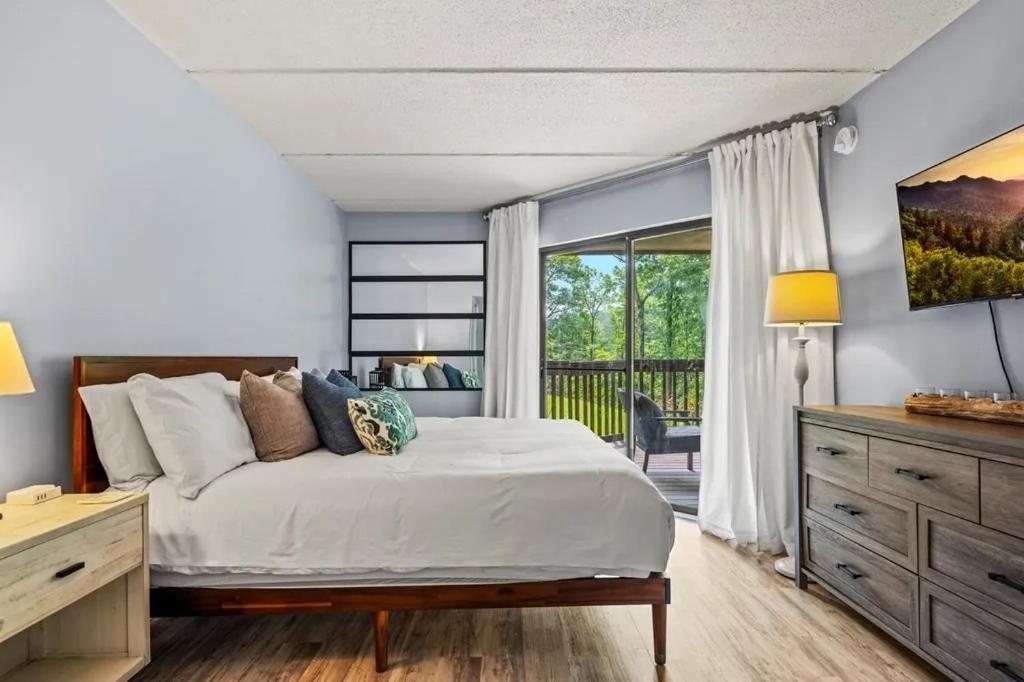 Views & Fireplace - Minutes To Gburg And Ober - Condo 蓋特林堡 外观 照片