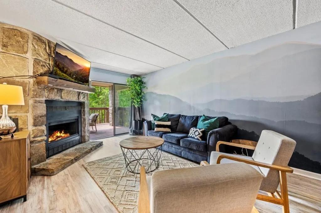 Views & Fireplace - Minutes To Gburg And Ober - Condo 蓋特林堡 外观 照片